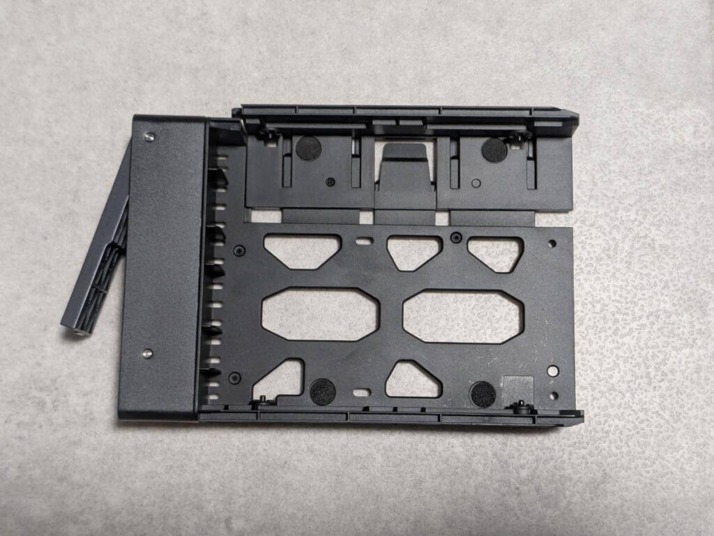 UGREEN DXP2800 HDDセット方法